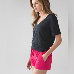 Lululemon Spring Break Away Short II
Colour: Boom Juice Size: 4